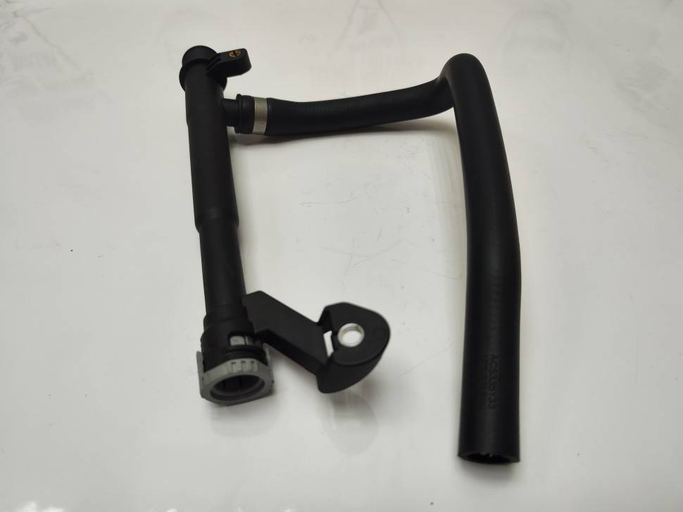 Шланг системы охлаждения B6324S Вольво S60 II, S80 II, XC60, XC70 II, XC90 \\ GParts AC5335133