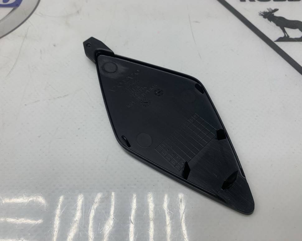 Крышка буксировочного крюка переднего бампера VOLVO XC60 \\ 18- \\ VOLVO Original 39846406