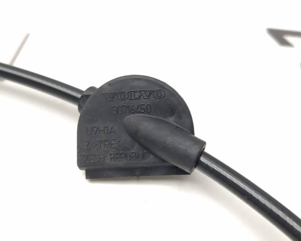 Трос капота \\ VOLVO S80 II, XC70 II, V70 III \\ VOLVO (Original) 30671768