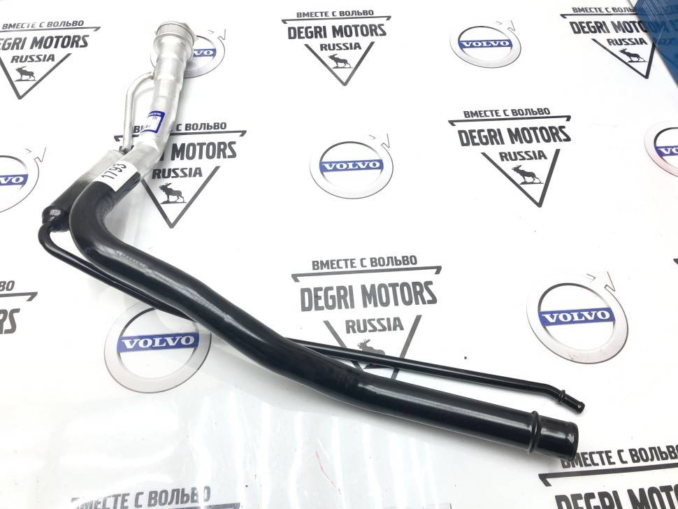 Горловина заливная бака топливного ​Volvo S60, S80, V70 II, XC70 \\ VOLVO Original 8624704