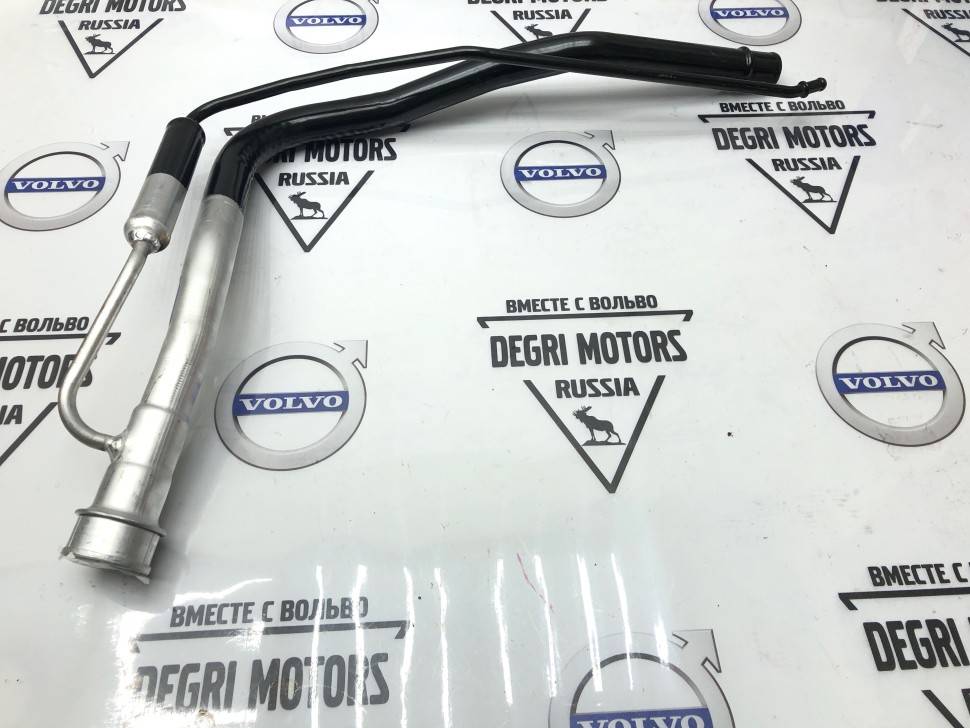 Горловина заливная бака топливного ​Volvo S60, S80, V70 II, XC70 \\ VOLVO Original 8624704