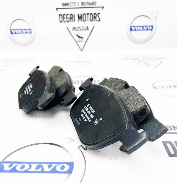 Тормозные колодки передние VOLVO XC60 17&#039;&#039; \\ 0 986 494 305 \\ Bosch (Германия)