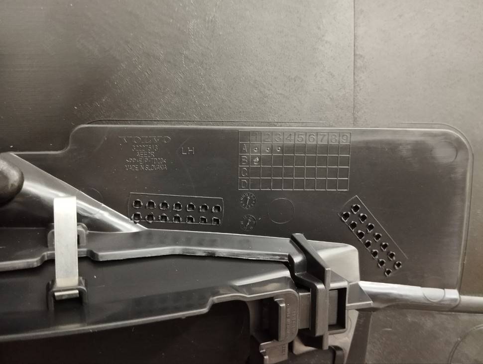 Бампер задний Volvo XC60 II \\ VOLVO Original 40002284