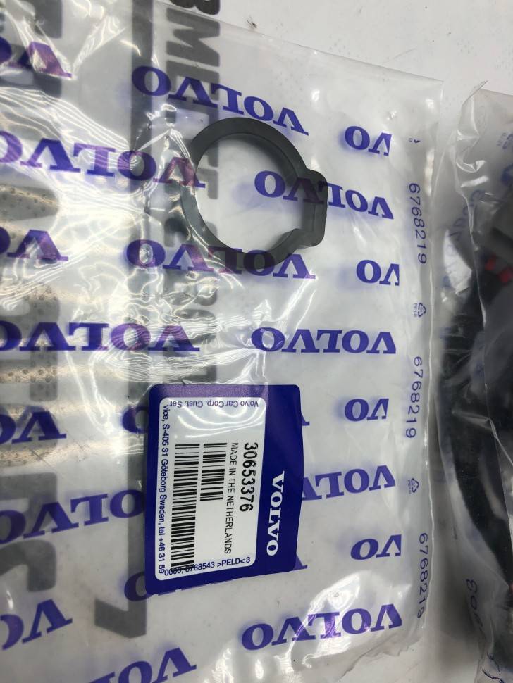 Розетка 12V комплект для установки в багажнике Volvo XC60, XC70 II, V70 III, S80 II \\ VOLVO Original 31435603