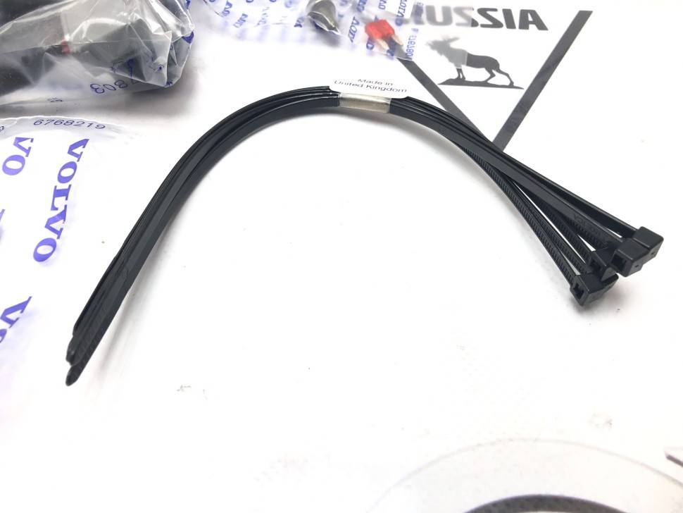 Розетка 12V комплект для установки в багажнике Volvo XC60, XC70 II, V70 III, S80 II \\ VOLVO Original 31435603