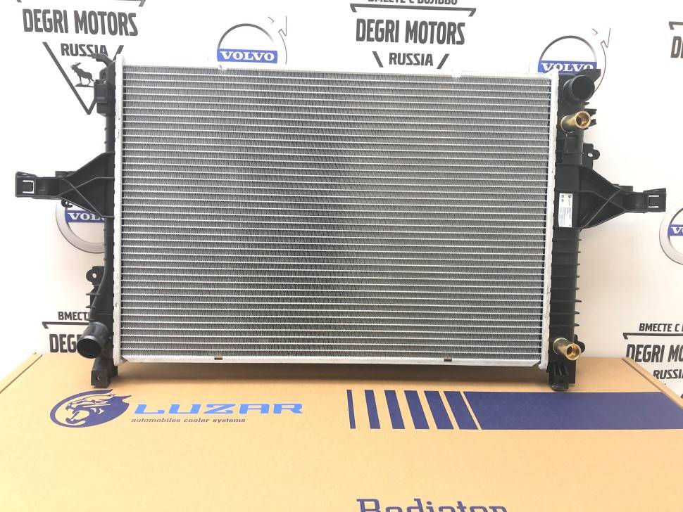 Радиатор охлаждения VOLVO S60, S80, V70 II, XC70 \\ LUZAR LRc 10156