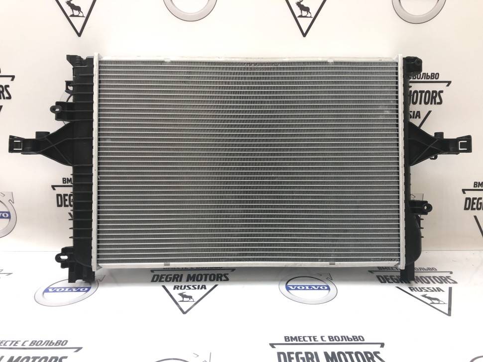 Радиатор охлаждения VOLVO S60, S80, V70 II, XC70 \\ LUZAR LRc 10156