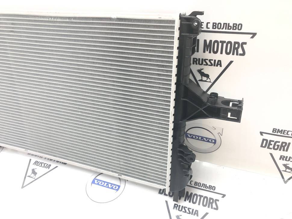 Радиатор охлаждения VOLVO S60, S80, V70 II, XC70 \\ LUZAR LRc 10156
