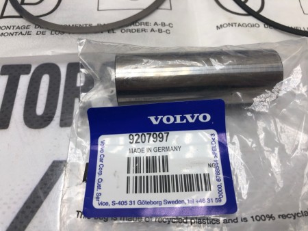Поршень комплект O.S 0.40 B5254T2 Вольво S40 II, S60, S80, S80 II, XC70, XC90 \\ VOLVO Original 30731511