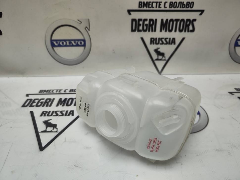 Расширительный бачок \\ VOLVO S60, S80, V70II, XC70, XC90 \\ 1 отвод \\ Scan Tech SW30741154