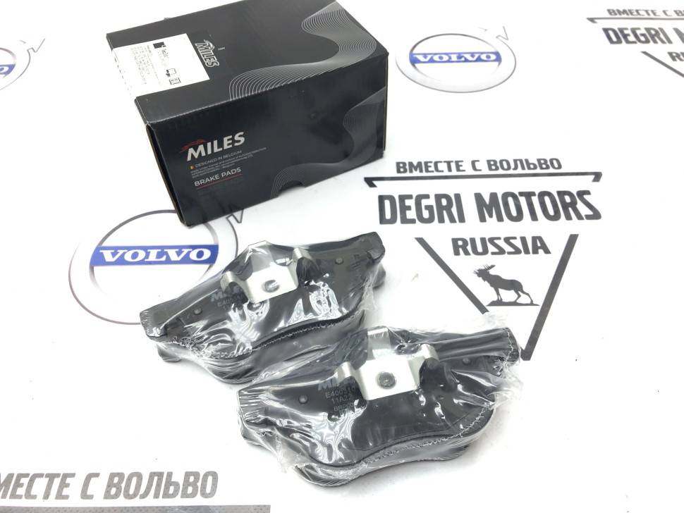 Тормозные колодки передние VOLVO S60, S80, V70 II, XC70 \\ Miles E400310