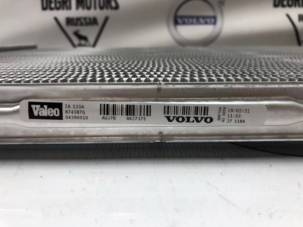 Радиатор интеркуллера VOLVO XC90 \\ VOLVO (Original) 8627375