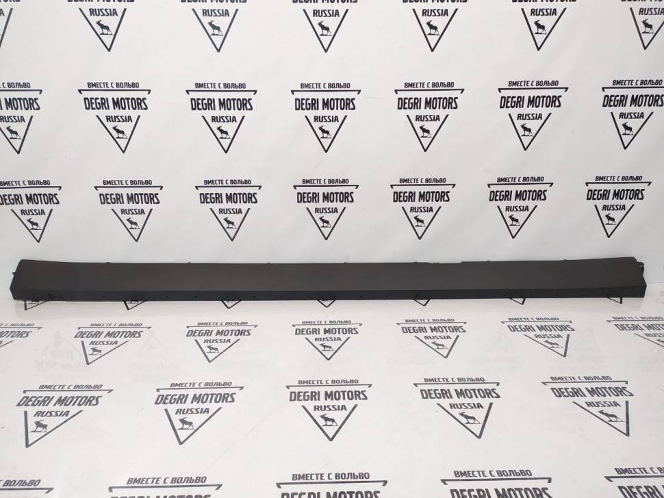 Накладка порога правого Volvo XC60 II \\ VOLVO Original 31420623