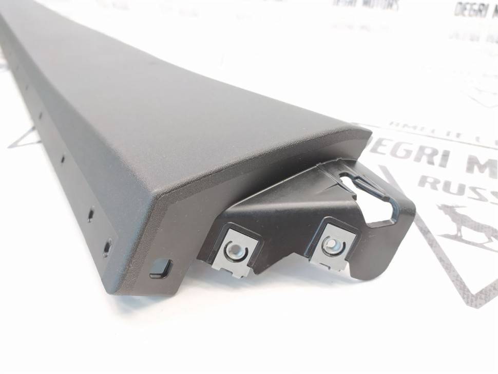 Накладка порога правого Volvo XC60 II \\ VOLVO Original 31420623