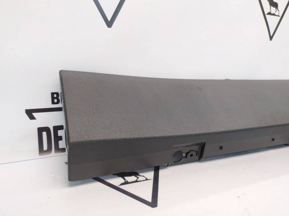 Накладка порога правого Volvo XC60 II \\ VOLVO Original 31420623