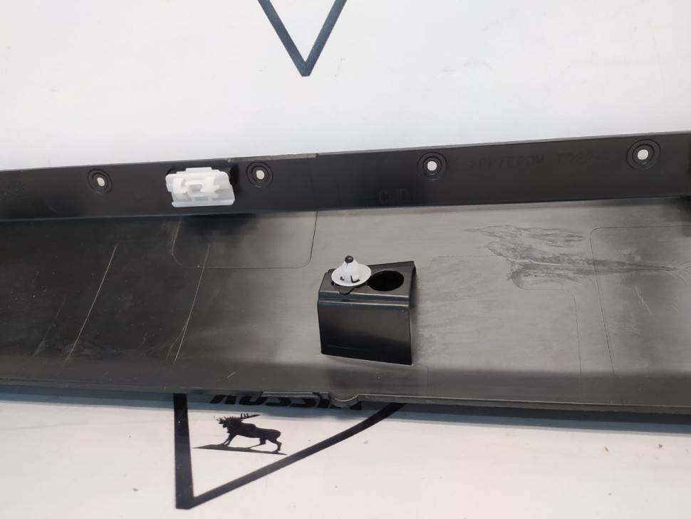 Накладка порога правого Volvo XC60 II \\ VOLVO Original 31420623