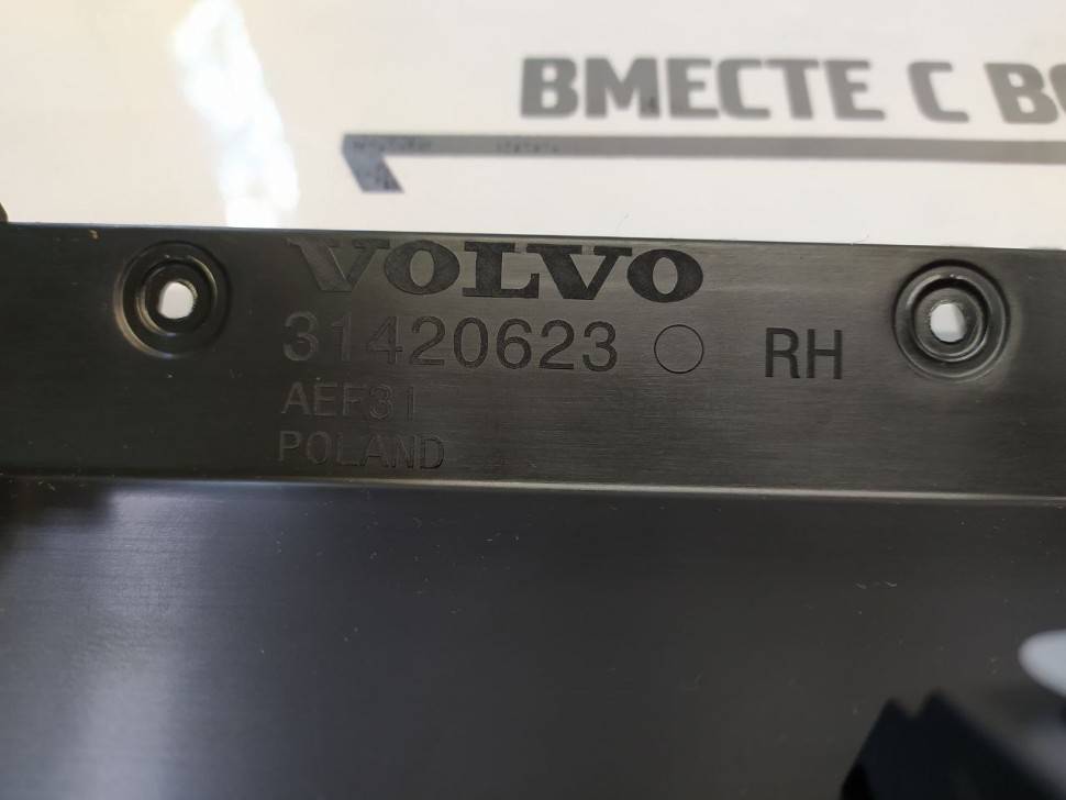 Накладка порога правого Volvo XC60 II \\ VOLVO Original 31420623