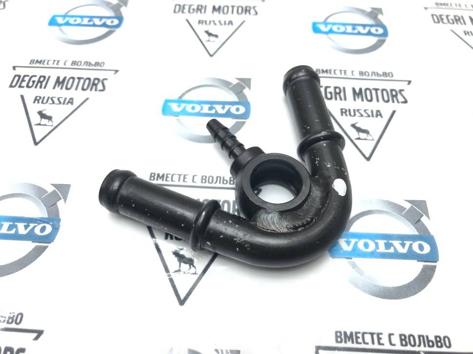 Тройник системы рециркуляции картерных газов Volvo C70, S60, S70, V70, S80, V70 II, V70XC, XC70 \\ VOLVO Original 9202208
