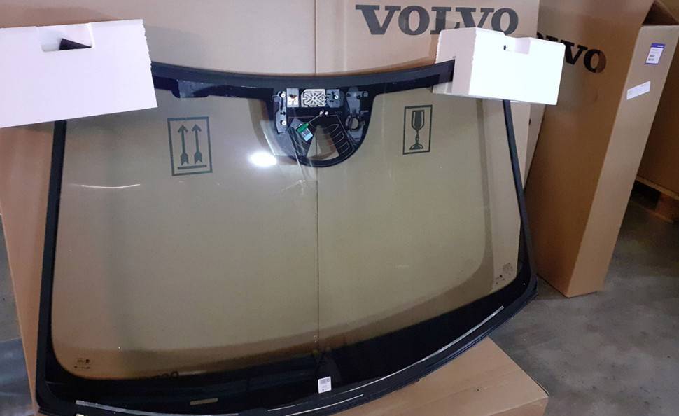 Стекло лобовое с установочным комплектом VOLVO XC90 II \\ VOLVO Original 32368950