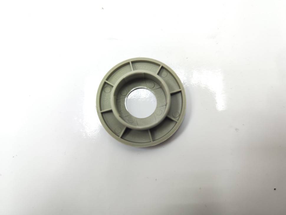 Зажим для ковриков салона XC90 II, XC60 II, S60 III \\ VOLVO Original 39833507