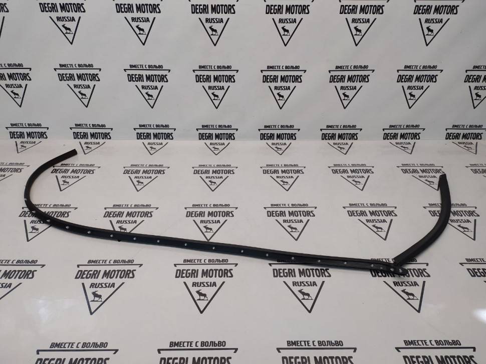 Уплотнение правой накладки порога Volvo XC60 II \\ VOLVO Original 31424690