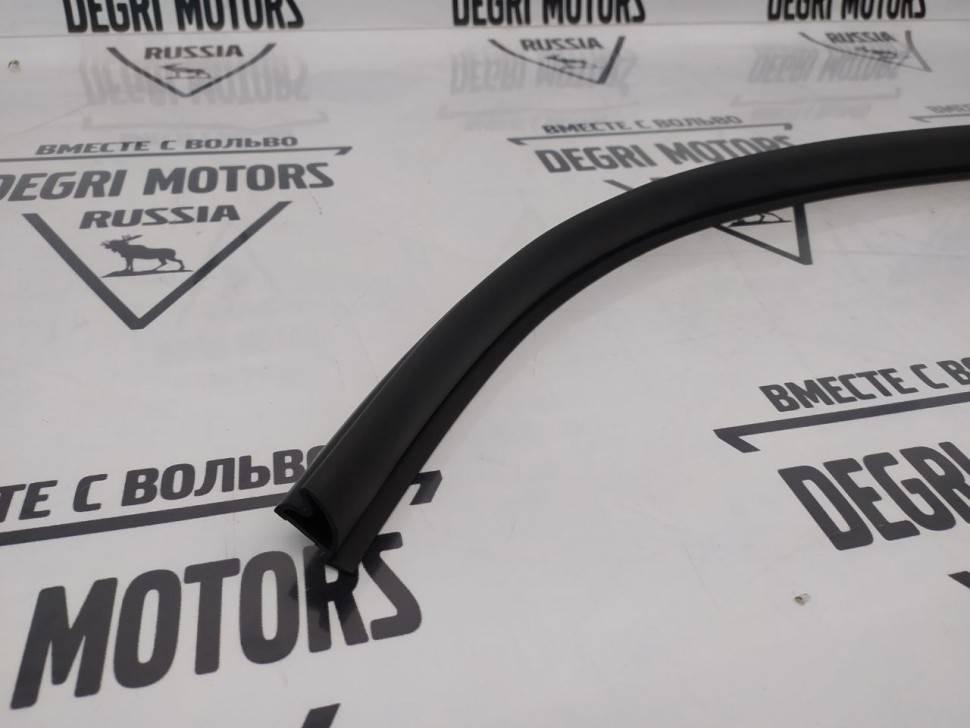 Уплотнение правой накладки порога Volvo XC60 II \\ VOLVO Original 31424690