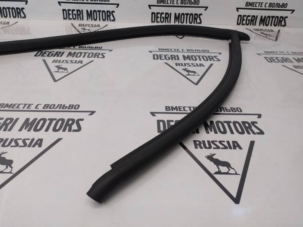 Уплотнение правой накладки порога Volvo XC60 II \\ VOLVO Original 31424690