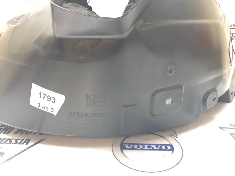 Подкрылок передний правый volvo \\ VOLVO 31694672
