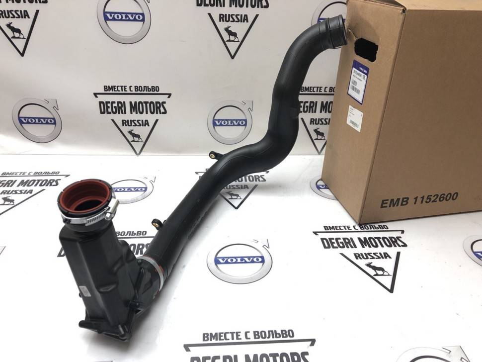 Трубка наддува Volvo S60, V70 II, XC70, XC90 \\ VOLVO Original 30794890