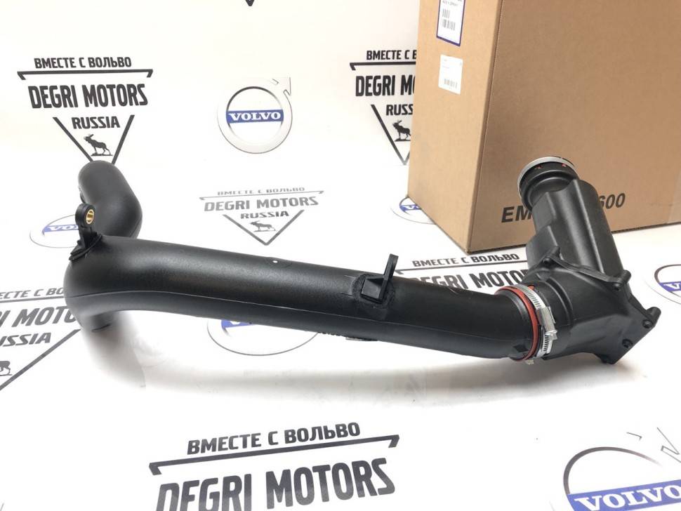 Трубка наддува Volvo S60, V70 II, XC70, XC90 \\ VOLVO Original 30794890