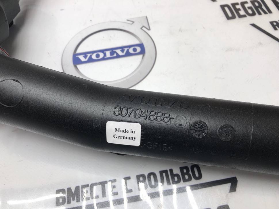 Трубка наддува Volvo S60, V70 II, XC70, XC90 \\ VOLVO Original 30794890