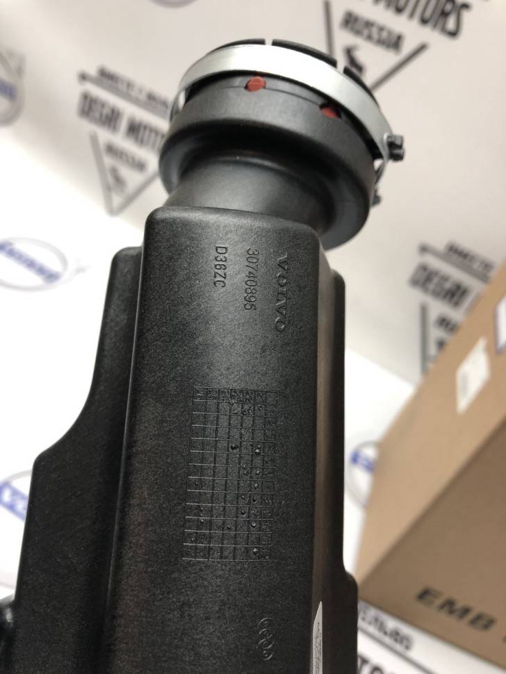 Трубка наддува Volvo S60, V70 II, XC70, XC90 \\ VOLVO Original 30794890