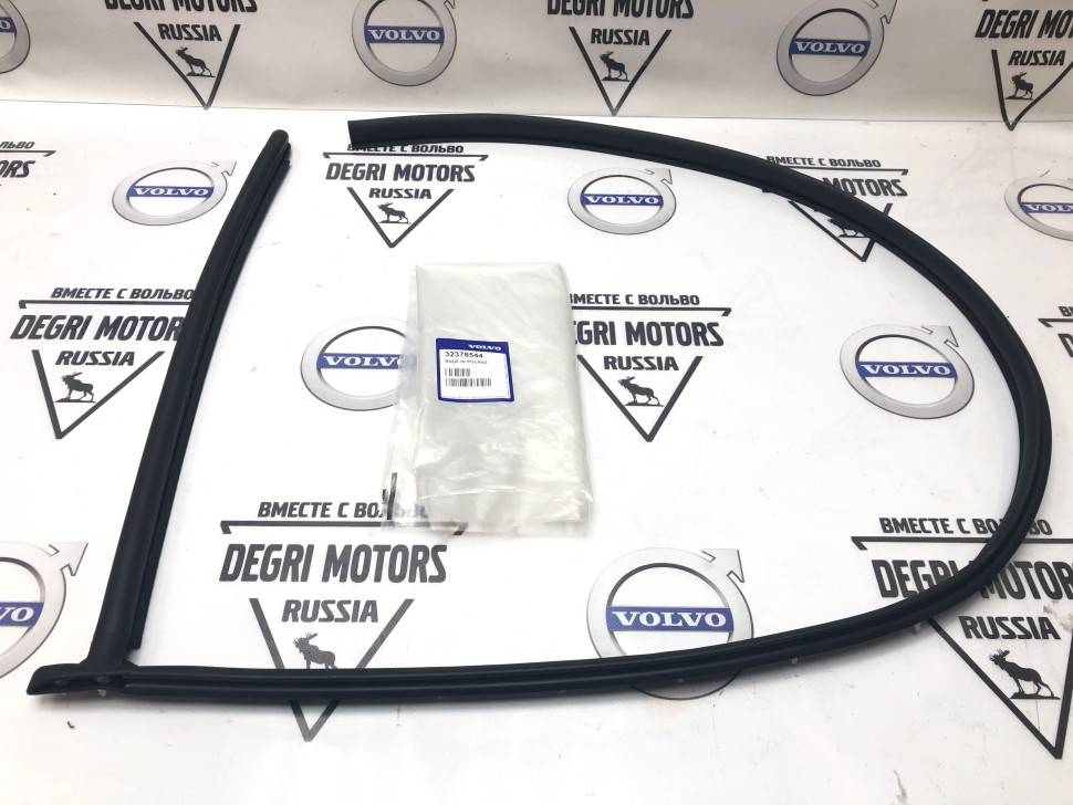 Уплотнение правой накладки порога Volvo XC60 II \\ VOLVO Original 32378544
