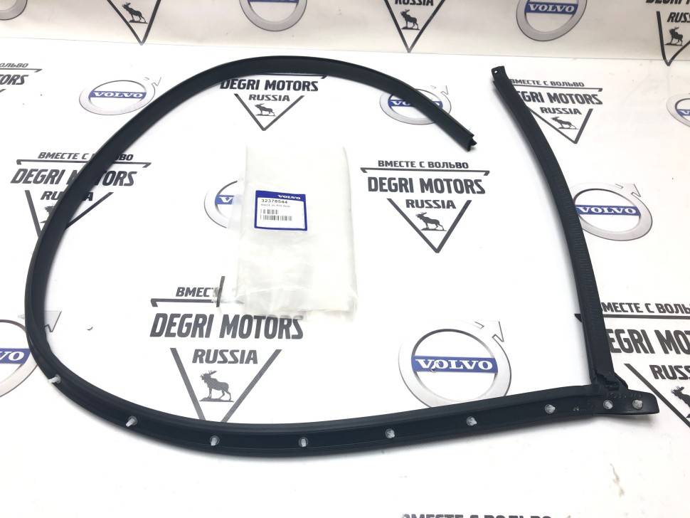 Уплотнение правой накладки порога Volvo XC60 II \\ VOLVO Original 32378544