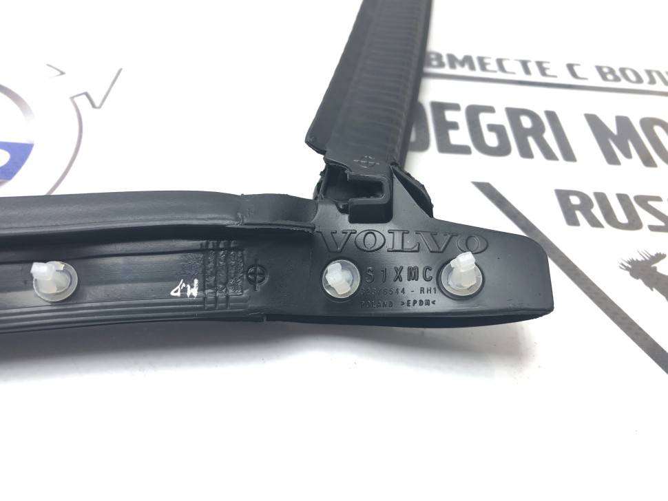 Уплотнение правой накладки порога Volvo XC60 II \\ VOLVO Original 32378544