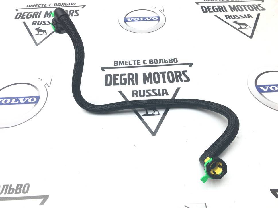 Трубка маслоохладителя нижняя \\ VOLVO S60 II, XC60, XC70 II \\ VOLVO Original 31368678