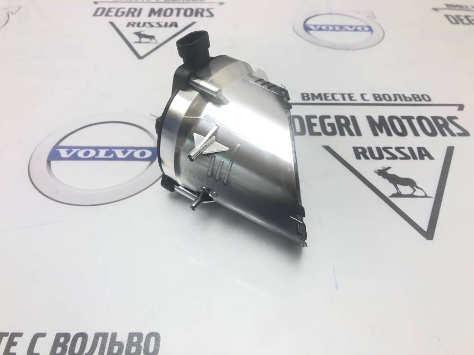 Дневная ходовая фара правая (14-) Вольво XC70 II \\ VOLVO original 31383205