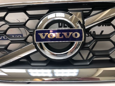 Решётка радиатора декоративная Вольво C30 (2010-2013) \\ VOLVO (Original) 31290845