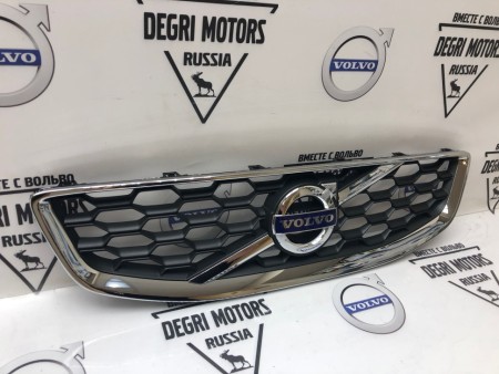 Решётка радиатора декоративная Вольво C30 (2010-2013) \\ VOLVO (Original) 31290845