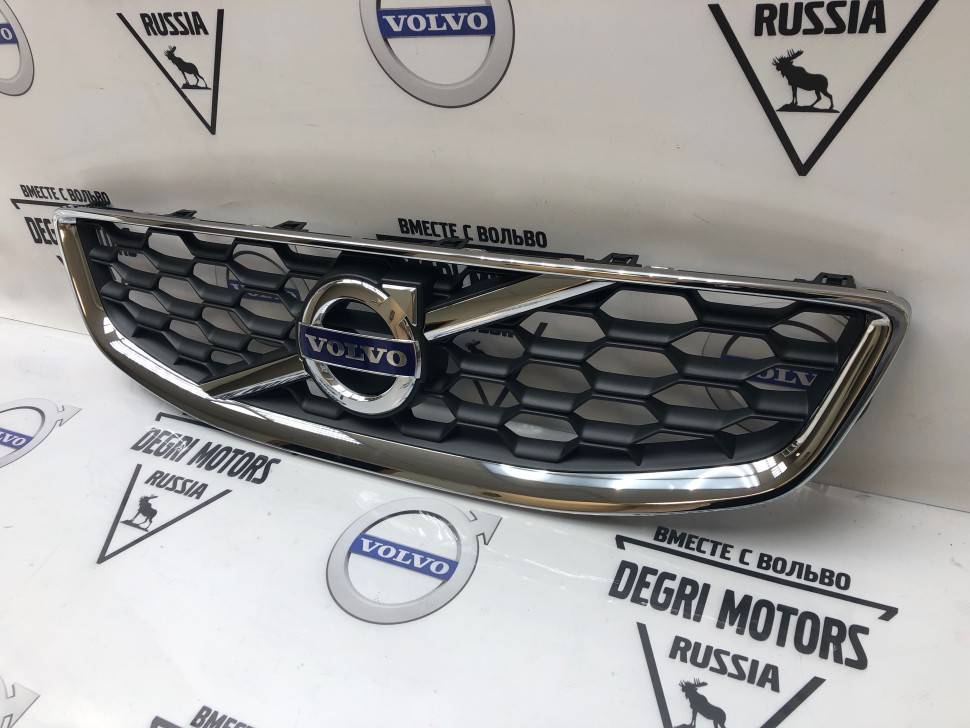 Решётка радиатора декоративная Вольво C30 (2010-2013) \\ VOLVO (Original) 31290845