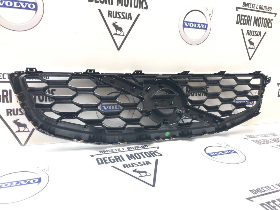Решётка радиатора декоративная Вольво C30 (2010-2013) \\ VOLVO (Original) 31290845