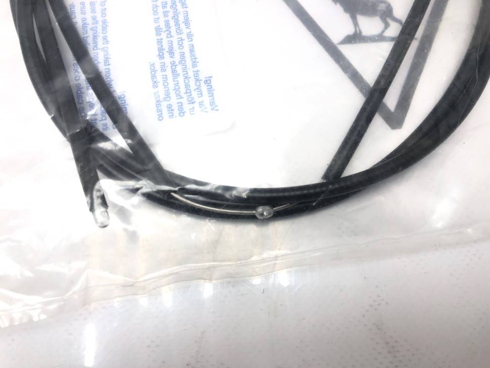 Трос капота VOLVO S60, S80, XC70 \\ VOLVO Original 9483770