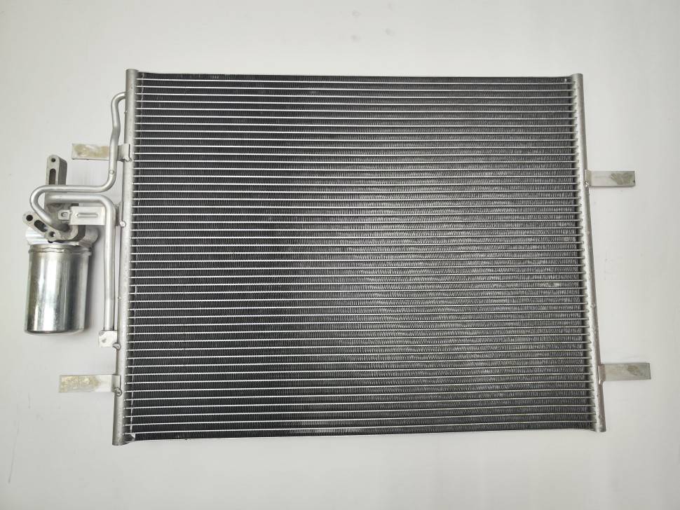 Радиатор кондиционера VOLVO S60 II, S80 II, XC70 II, XC60 \\ SWPARTS SW31332027