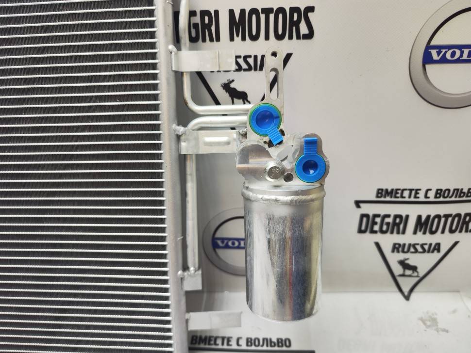 Радиатор кондиционера VOLVO S60 II, S80 II, XC70 II, XC60 \\ SWPARTS SW31332027