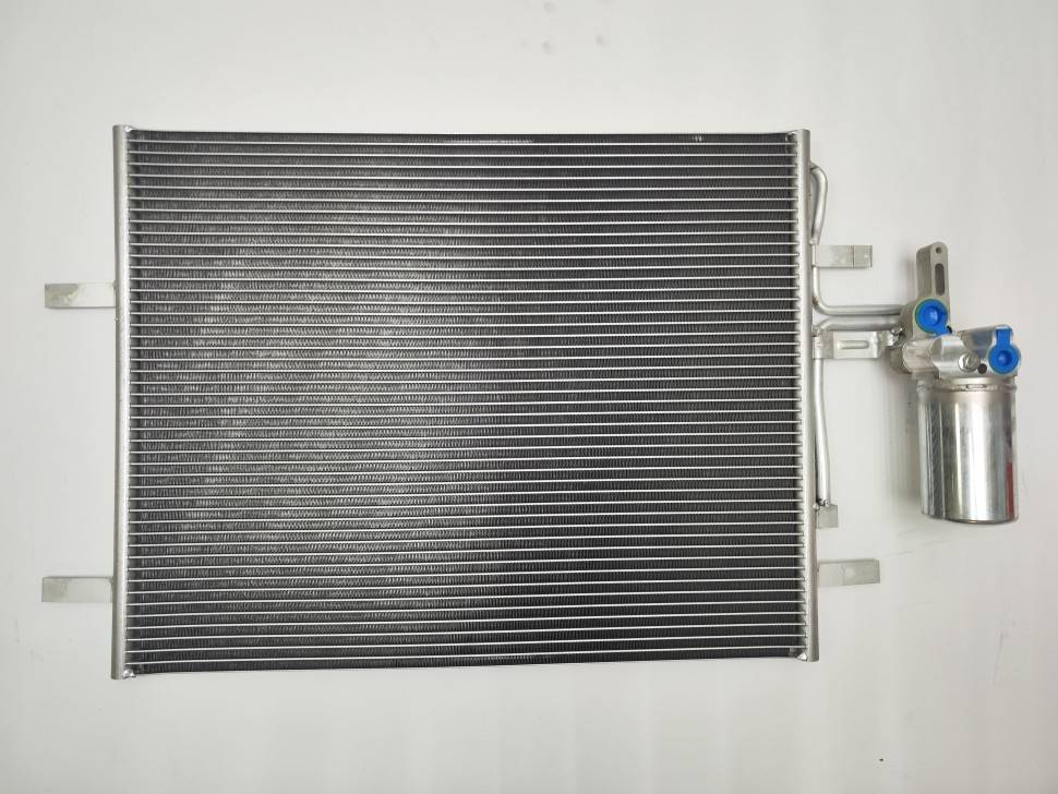 Радиатор кондиционера VOLVO S60 II, S80 II, XC70 II, XC60 \\ SWPARTS SW31332027