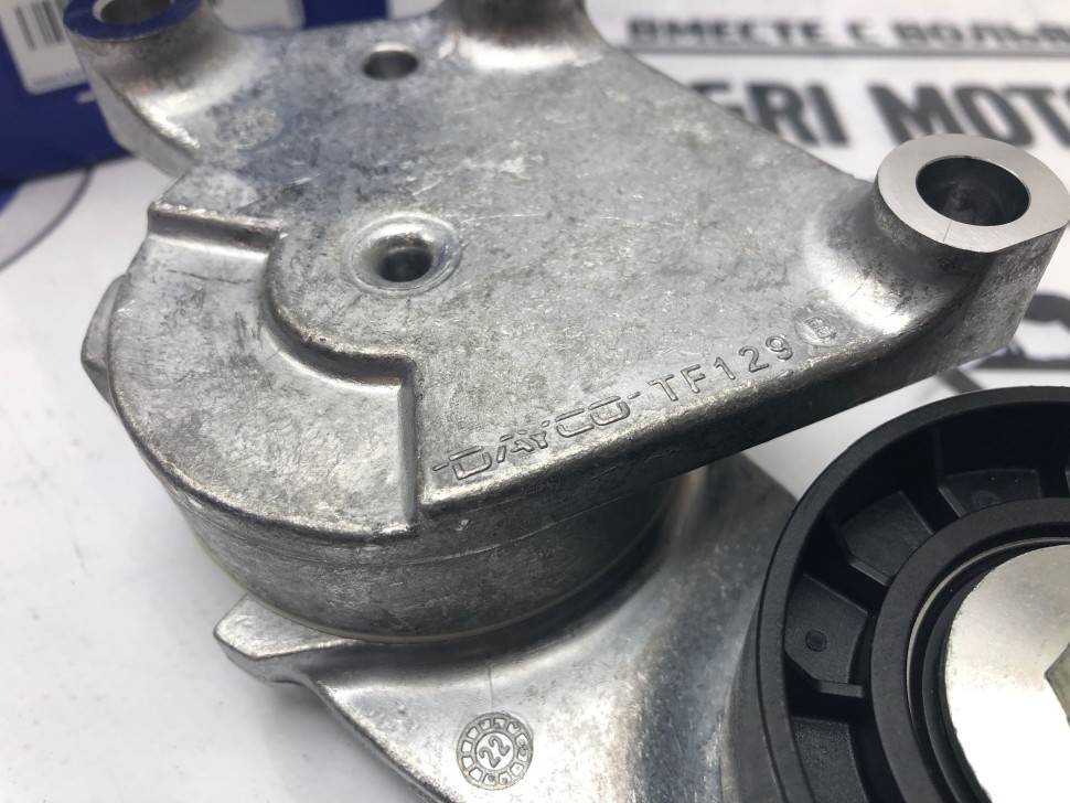 Натяжитель ремня навесного оборудования D4162T Volvo S60 II, S80 II, V40 II, V40CC \\ VOLVO Original 31316434