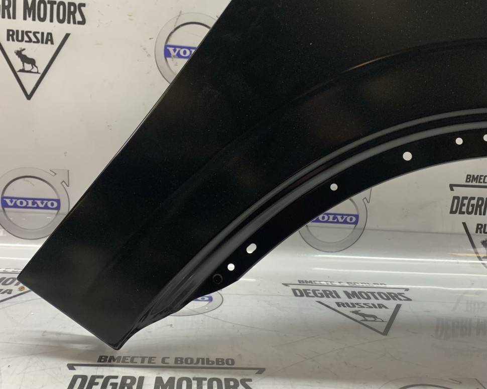 Переднее крыло \\ VOLVO (Original) 31651676