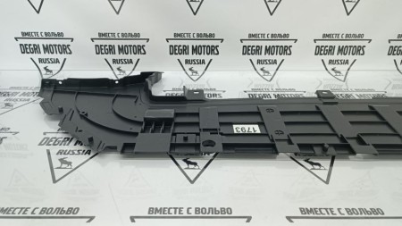 Брызговик радиатора переднего бампера VOLVO XC90 II \\ VOLVO Original 31404141