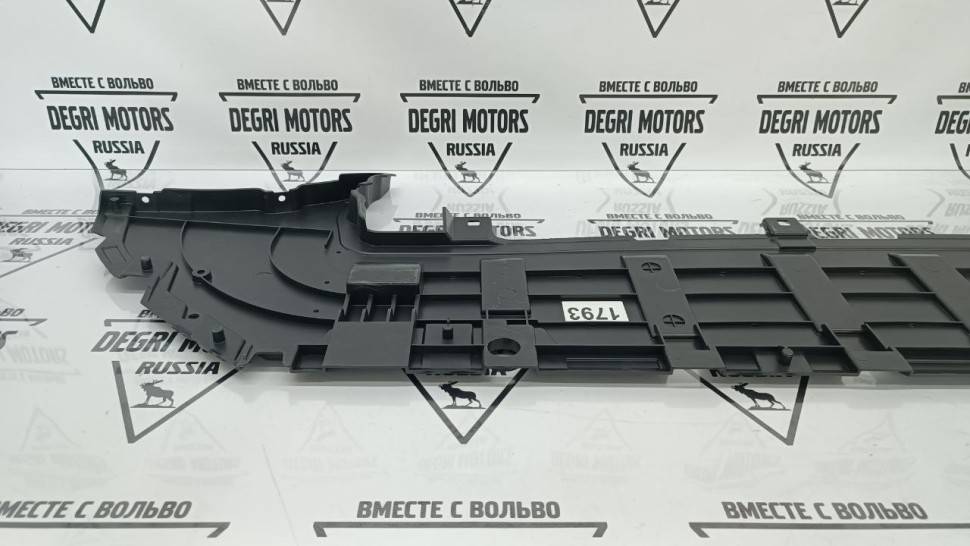 Брызговик радиатора переднего бампера VOLVO XC90 II \\ VOLVO Original 31404141