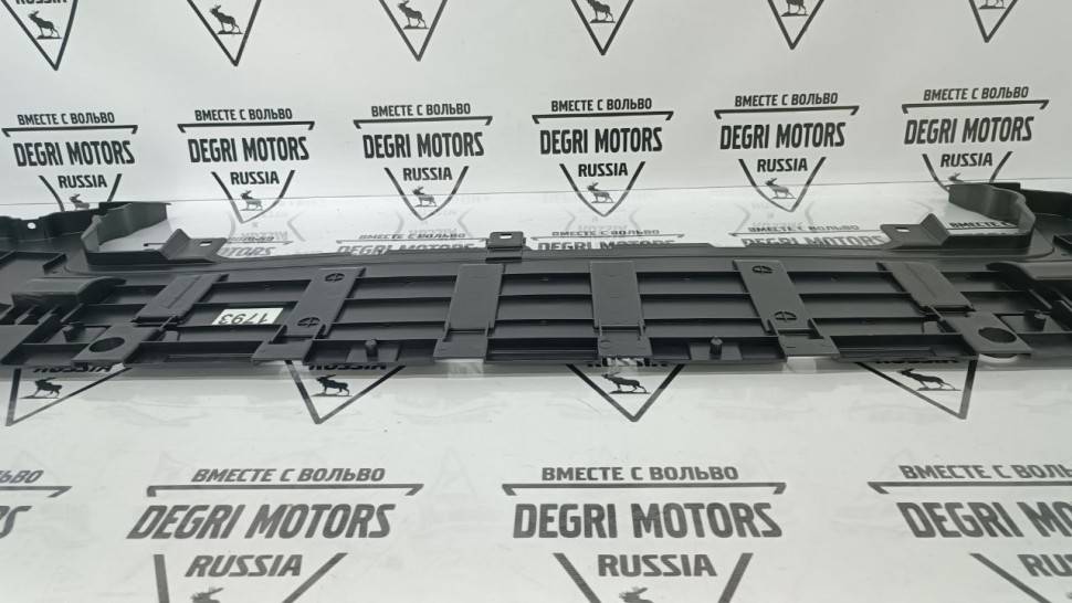 Брызговик радиатора переднего бампера VOLVO XC90 II \\ VOLVO Original 31404141